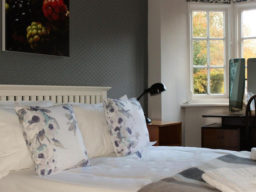 The Talbot And Apartment Iwerne Minster Habitación foto
